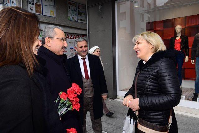 İsmail Erdem&rsquo;den Ataşehirlilere 14 Şubat&rsquo;ta kırmızı karanfil 2