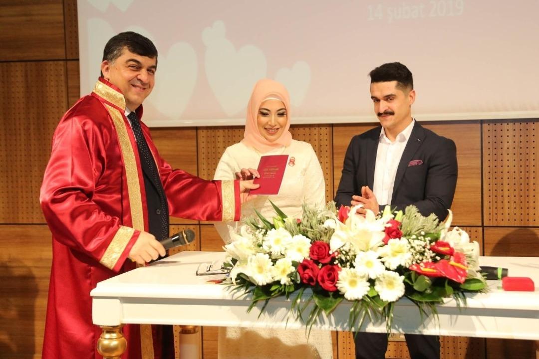 Sevgililer G&uuml;n&uuml;nde Şehitkamil&rsquo;de 50 &ccedil;ift mutluluğa &lsquo;evet&rsquo; dedi