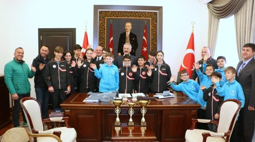 Vali&rsquo;den Masa Tenisi Sporcularına ma&ccedil; talebi