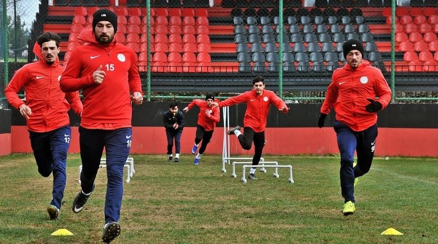 Karak&ouml;pr&uuml; Belediyespor hazırlıklarını s&uuml;rd&uuml;r&uuml;yor