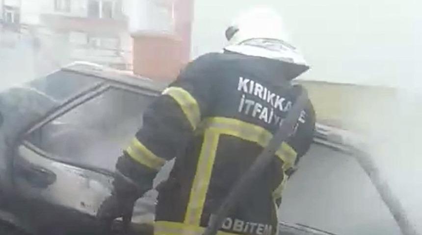 Sahipsiz otomobil çıkan yangında küle döndü