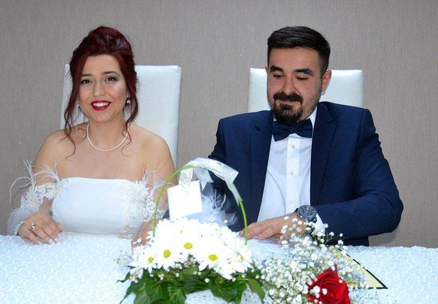 Nikah memuru anne, 14 Şubat'ta kızının nikahını kıydı