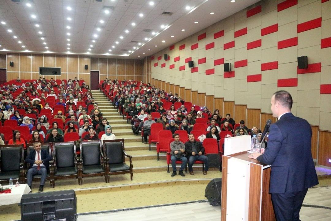 Ağrı Milli Eğitim M&uuml;d&uuml;r&uuml; Tekin aday &ouml;ğretmenlerle bir araya geldi