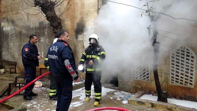 Yangında dumandan etkilenen 2 Suriyeli çocuk hastaneye kaldırıldı