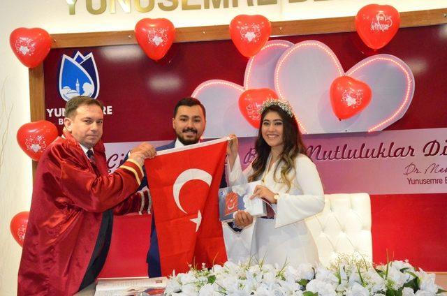 Salihli’de 16 çift, nikah için 14 Şubat’ı seçti