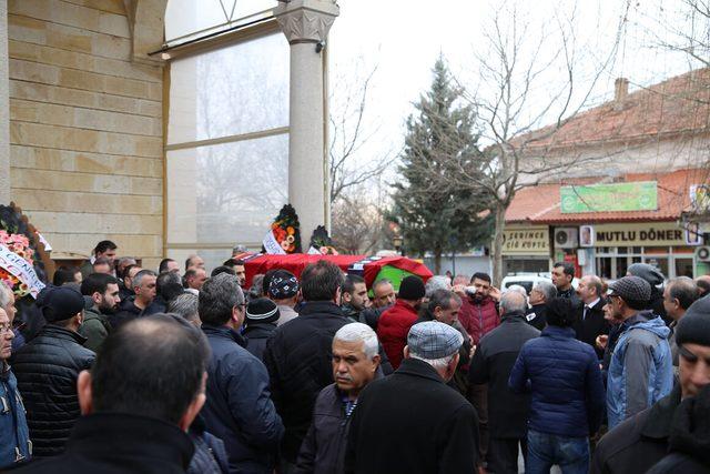 Yürüyüş yaparken kalp krizi geçirip Kızılırmak'a düşen emekli öğretmen öldü (2)