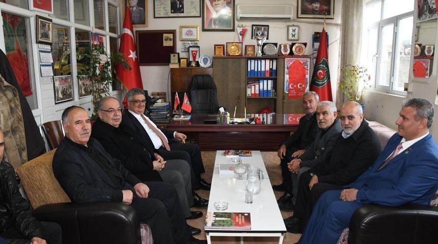 Vali Aykut Pekmez şehit ve gaziler derneği y&ouml;netimiyle bir araya geldi