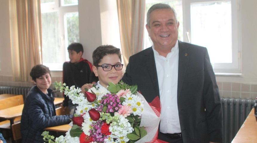 &Ouml;zer Kayalı, k&uuml;&ccedil;&uuml;k başkanın davetini geri &ccedil;evirmedi