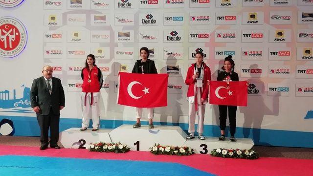 Kuşadası Belediyespor’dan taekwondoda gümüş madalya