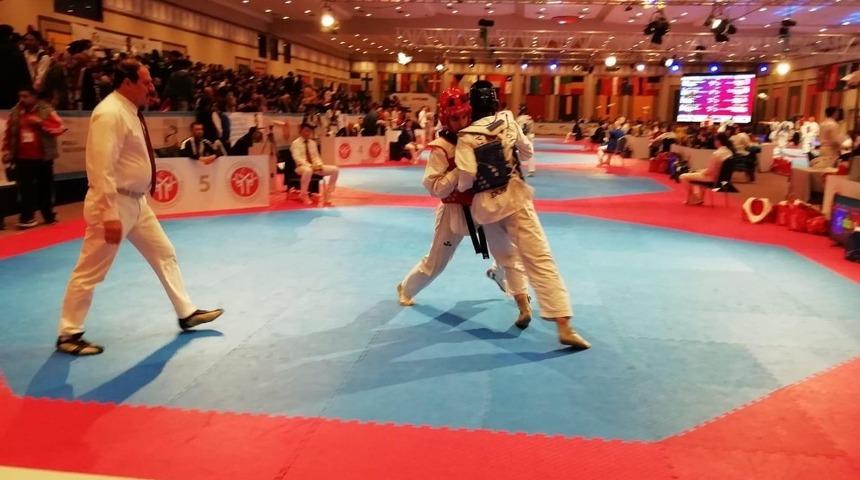 Kuşadası Belediyespor&rsquo;dan taekwondoda g&uuml;m&uuml;ş madalya