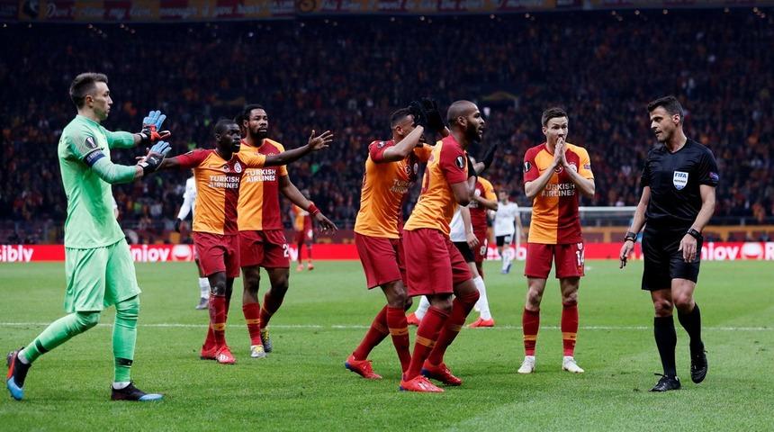 G.Saray-Benfica maçında skandal penaltı kararı!