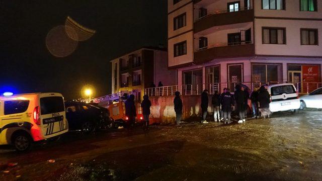 'Sevgililer Günü' hazırlığı yapan 2 genç, yangın çıkardı