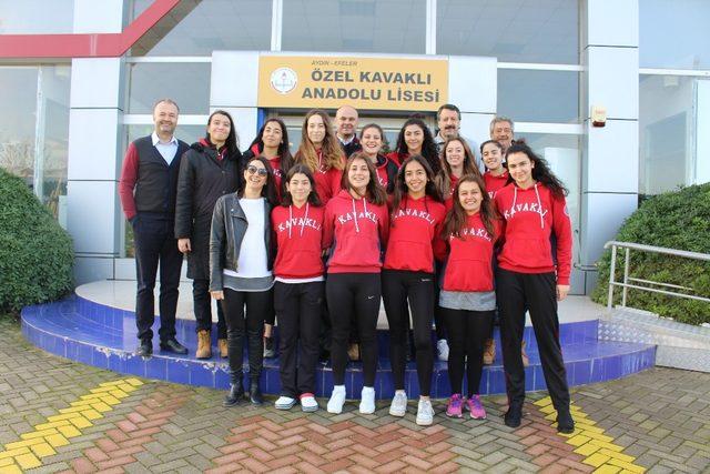 Kavaklı Anadolu Lisesi voleybolda yarı finale yükseldi