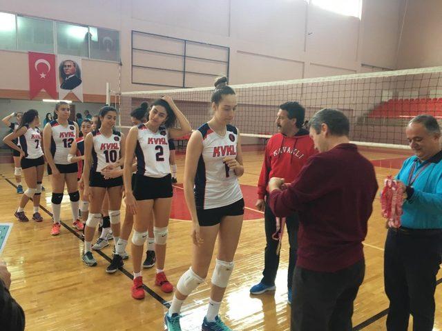 Kavaklı Anadolu Lisesi voleybolda yarı finale yükseldi