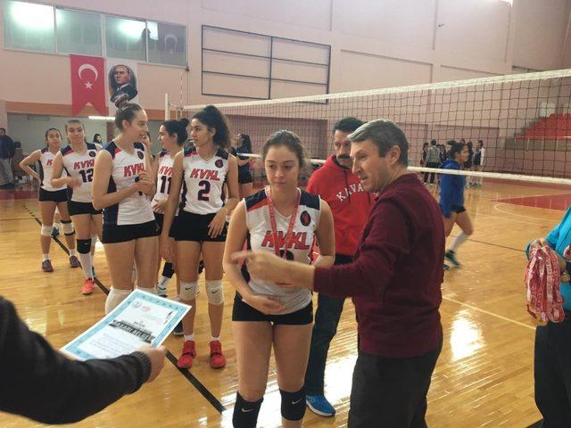 Kavaklı Anadolu Lisesi voleybolda yarı finale yükseldi