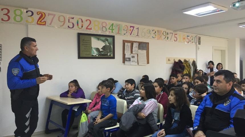 Zeytinköy Destek Eğitim Kurumundaki öğrenciler bilgilendirildi