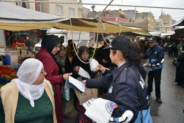 Akdeniz Belediyesi, vatandaşa bez torba dağıttı