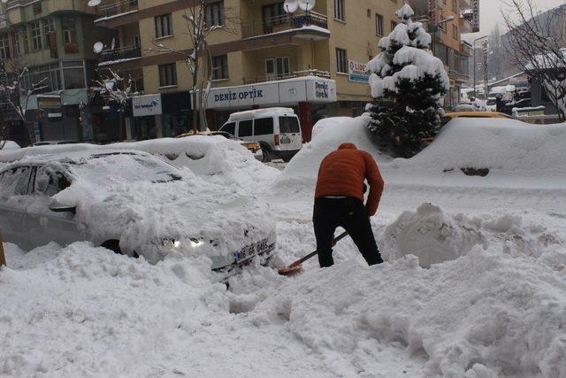 Hakkari ve Yüksekova'da okullara kar tatili