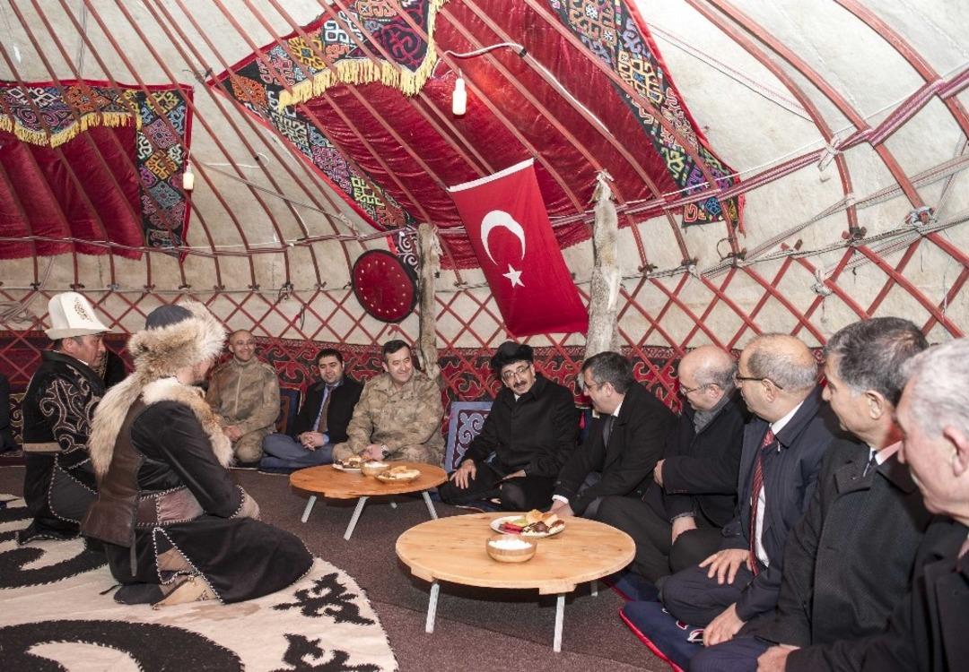 Vali Bilmez: &ldquo;Biz muhtarlardan sadakat bekliyoruz&rdquo;