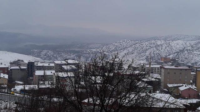 Kulp yeni güne karla uyandı