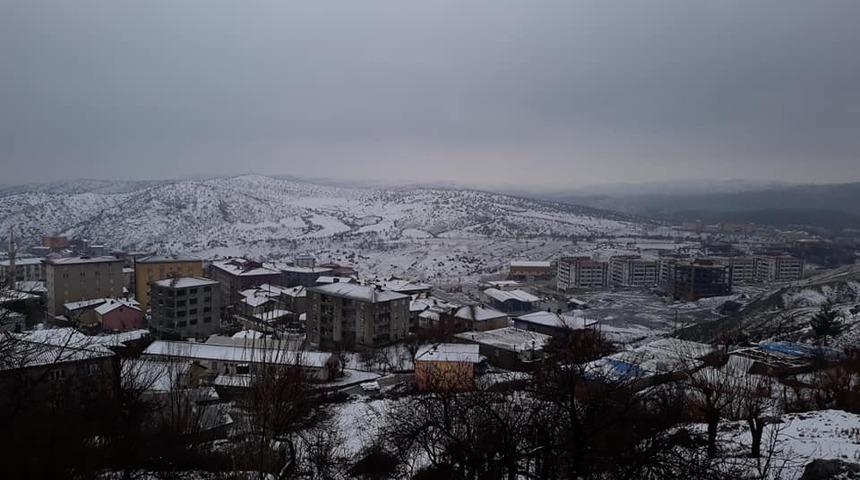Kulp yeni g&uuml;ne karla uyandı