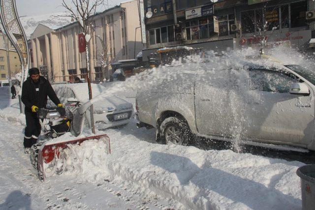 Hakkari’de karla mücadele çalışması