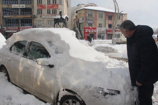 Hakkari’de karla mücadele çalışması