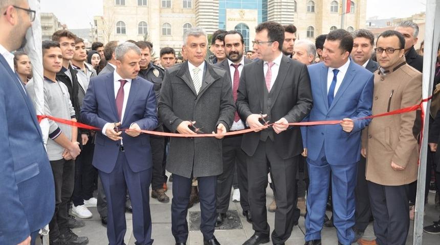 Cizre&rsquo;de eğitim ve kariyer fuarı a&ccedil;ıldı