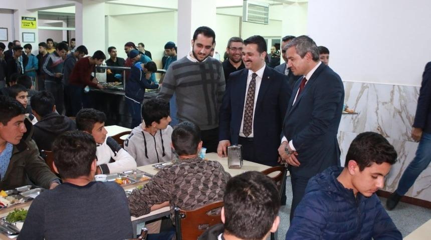 AK Parti İl Başkanı Bahattin Yıldız, okul pansiyonunu ziyaret etti