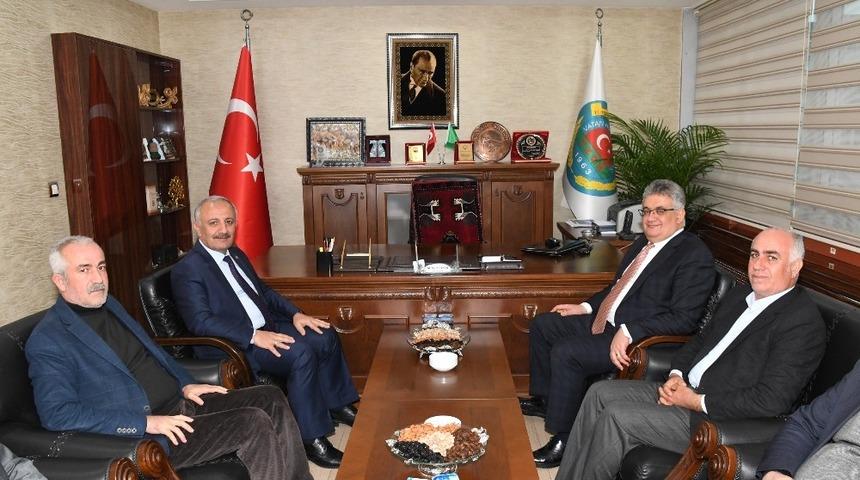 Vali Aykut Pekmez T&Uuml;MSİAD ve Ziraat Odası y&ouml;netimi ile bir araya geldi