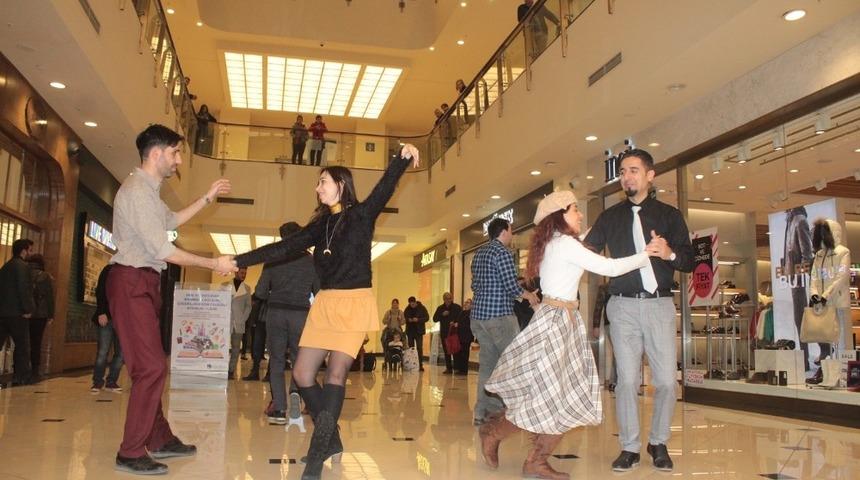 Sevgililer G&uuml;n&uuml;nde dans coşkusu