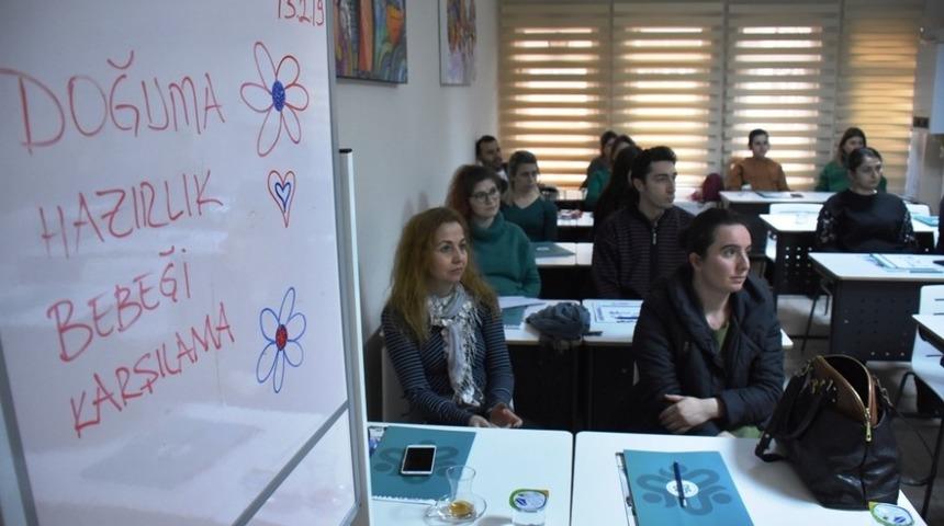 Anne ve baba adayları doğuma ve bebeği karşılamaya hazırlanıyor