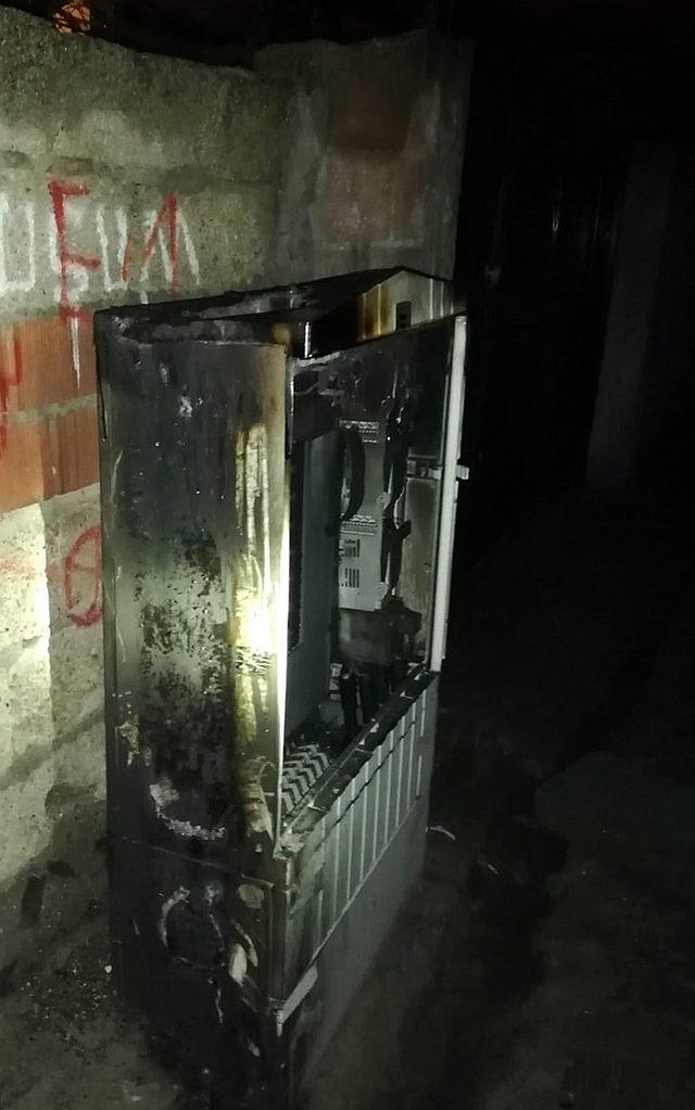 Beşiri'de 5 elektrik panosu yakıldı