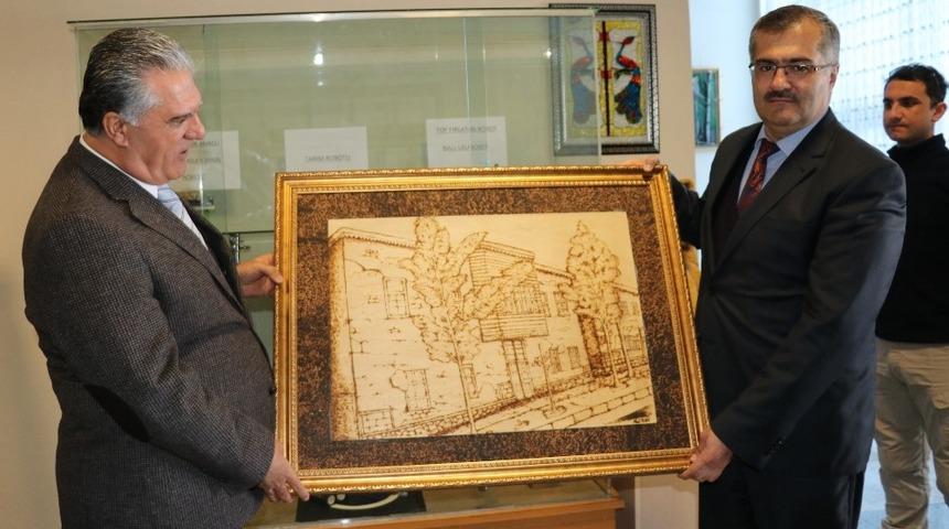 M&uuml;d&uuml;r Tevke&rsquo;den, iş insanı Yunus G&ouml;k&ccedil;enay&rsquo;a teşekk&uuml;r