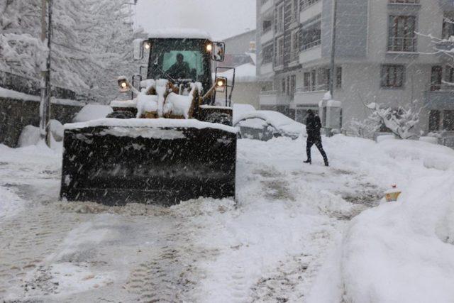 Bingöl’de 281 köy yolu kapandı, okullar tatil edildi