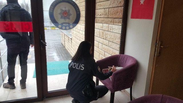 Polislerden yürekleri ısıtan görüntü