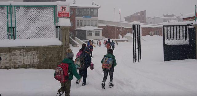 Bingöl'de kar nedeniyle merkez ve 5 ilçede okullara yarım gün tatil
