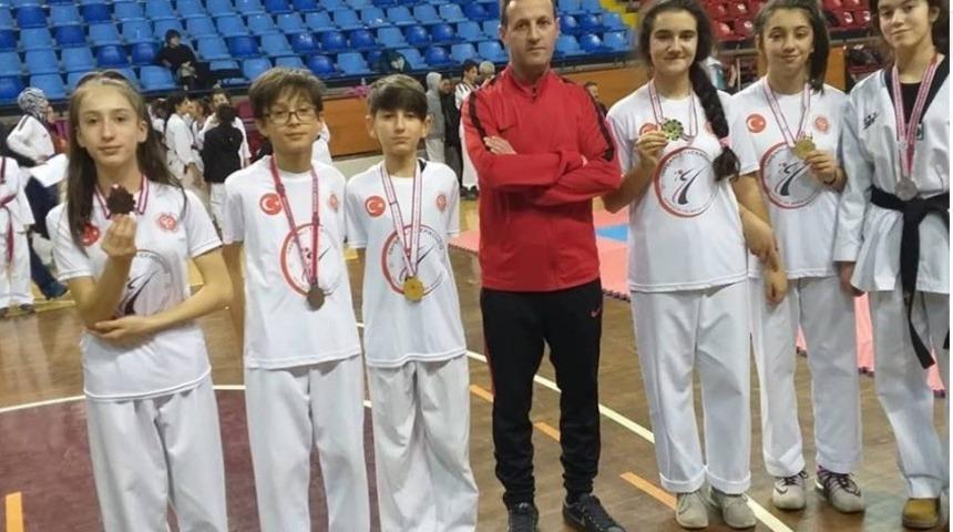 Tavşanlı Gen&ccedil;lik ve Spor Kul&uuml;b&uuml;&rsquo;n&uuml;n Taekwondo başarısı