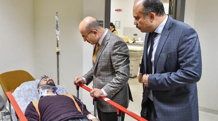 Vali Demirtaş yaralanan işçileri, hastanede ziyaret etti