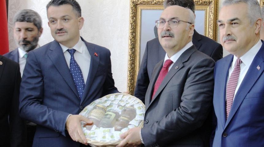 Bakan Pakdemirli, Aydın’da kırsal kalkınma programına katılacak