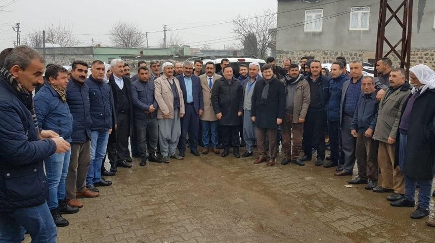 Gezer, k&ouml;y ziyaretlerini aralıksız s&uuml;rd&uuml;r&uuml;yor