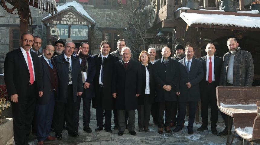 Rekt&ouml;r &Ccedil;omaklı, Erzurum Ticaret Borsasına konuk oldu
