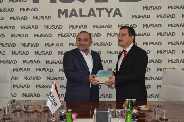 Rektör Kızılay’dan MÜSİAD’a ziyaret