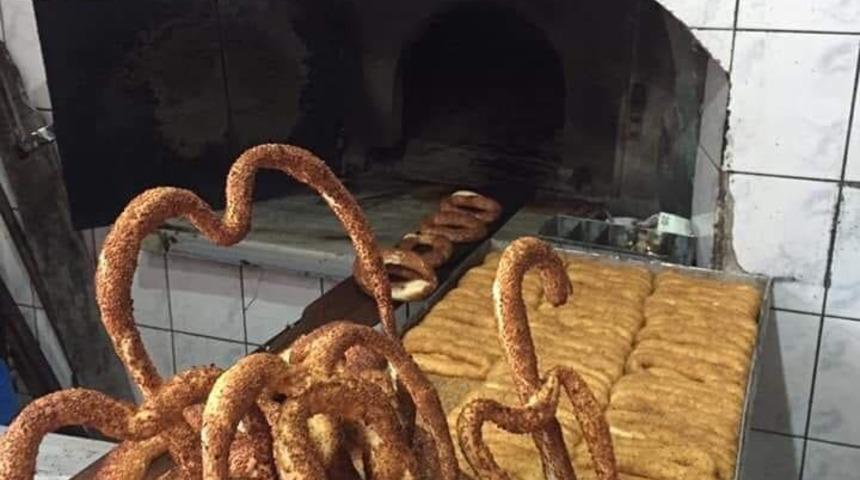 İl&ccedil;enin simgesi olan baston simide yansıdı