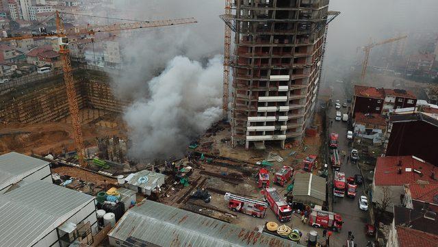 Havadan fotoğraflar//Kadıköy'de şantiye alanında inşaat malzemeleri yanıyor 