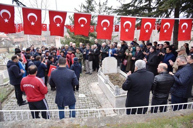 Dünya Şampiyonu güreşçi, mezarı başında anıldı