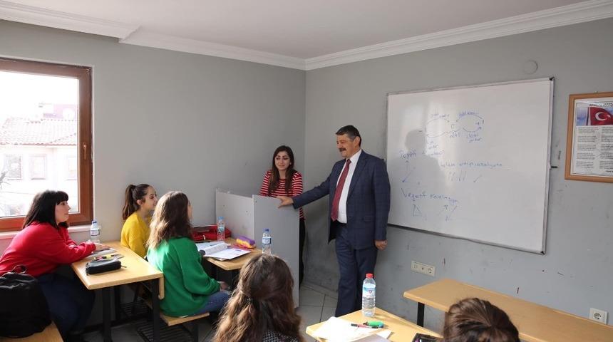 Başkan Akın &ouml;ğrenciler ile buluştu