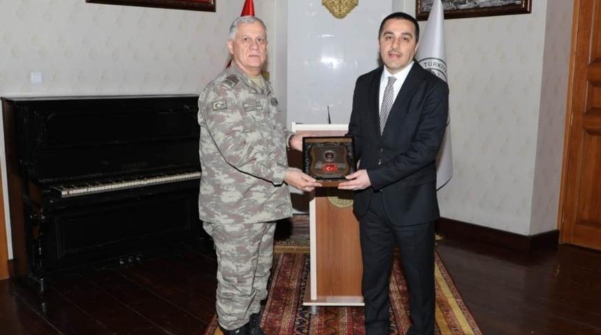 Kara Kuvvetleri Komutanı D&uuml;ndar&rsquo;dan Vali &Ouml;ks&uuml;z&rsquo;e ziyaret