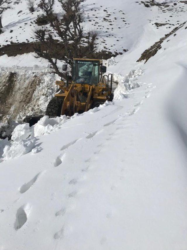 Sason’da kar yağışı nedeni ile 25 köy yolu ulaşıma kapandı