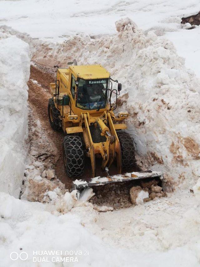 Sason’da kar yağışı nedeni ile 25 köy yolu ulaşıma kapandı